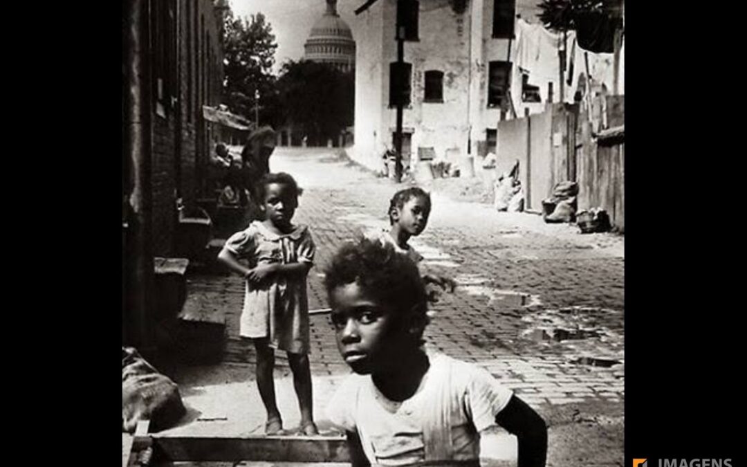 À Sombra do Capitólio: Contraste da Pobreza nos EUA
