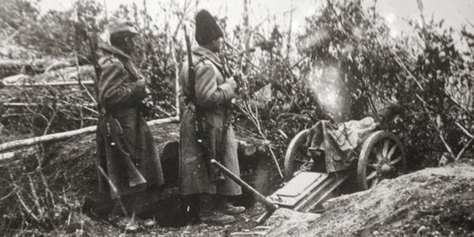 Canhão de 53mm do Exército da Romênia em posição. Dealul Porcului (Colina do Porco). Março de 1917.