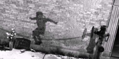 As sombras de Nagasaki são marcas deixadas pela explosão atômica de 9 de agosto de 1945.