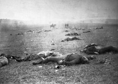 Mortos no campo durante a Batalha de Gettysburg em 1863, embate que causou o maior número de vítimas na Guerra Civil dos Estados Unidos.
