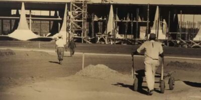 Palácio da Alvorada, na capital Brasília, em fase de conclusão. Arquivo Público do Distrito Federal, ArPDF.