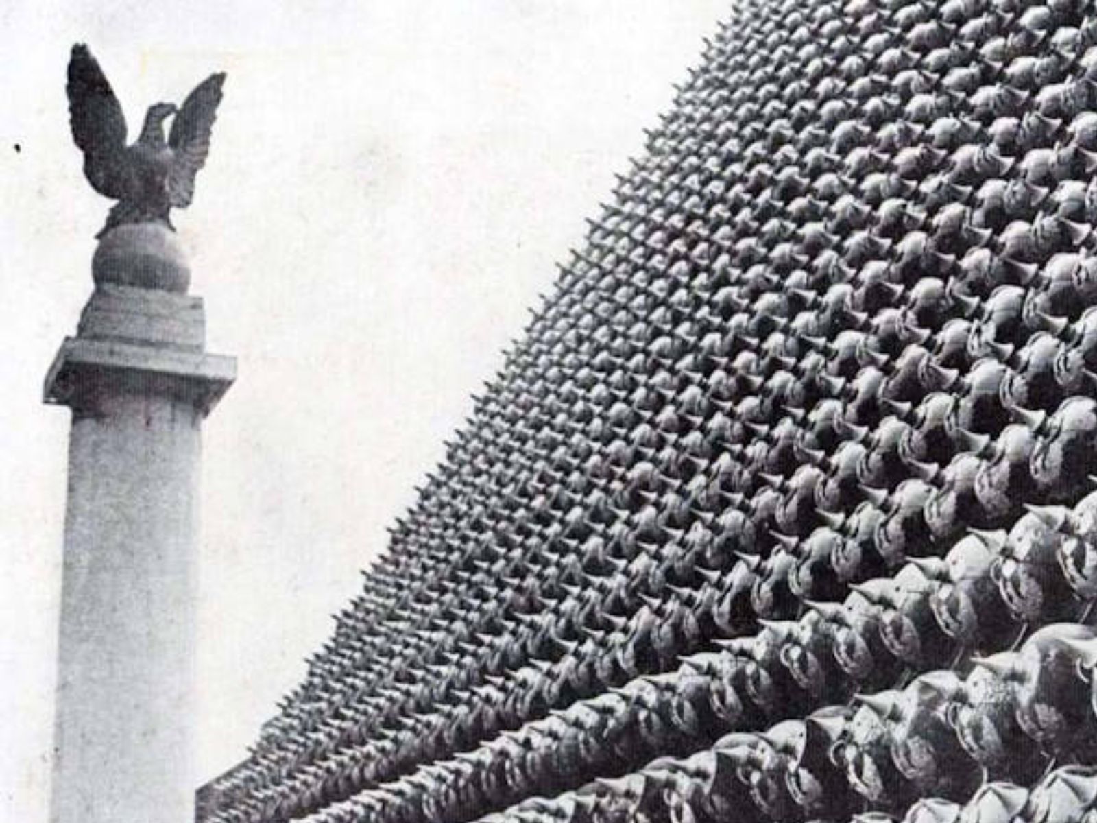 Derrota da Alemanha na Primeira Guerra: Capacetes Empilhados