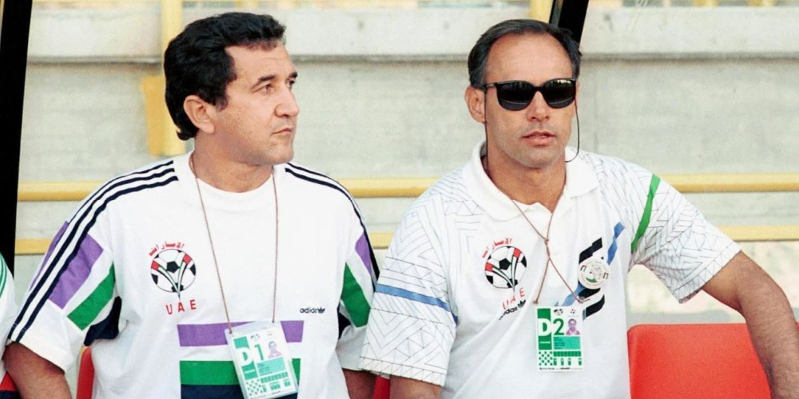 O técnico brasileiro Carlos Alberto Parreira (à esquerda) no banco de reservas da seleção do Kuwait durante a Copa do Mundo de 1982. Foi sua primeira experiência como treinador em um mundial. Fonte: Sports Illustrated.