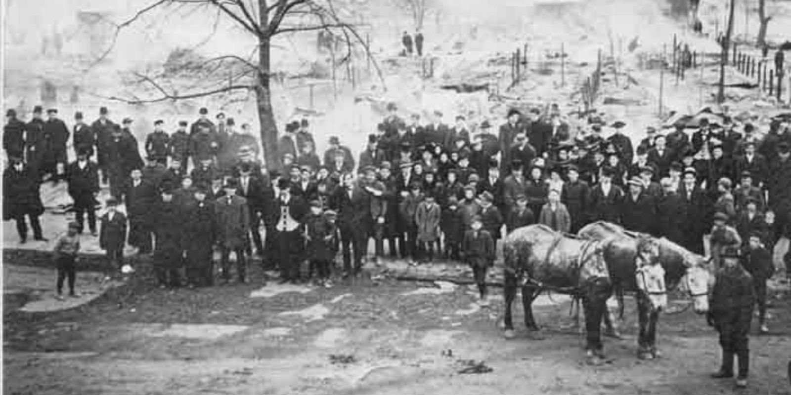 Na madrugada de sexta-feira, em 4 de dezembro de 1908, outro incêndio atinge a cidade de Centralia. Esse seria apenas um dos inúmeros incêndios que fariam parte da história da cidade. Foto: Columbia County Historical and Genealogical Society