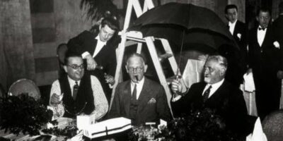 O Clube dos Excêntricos, conhecido em inglês como "Eccentric Club", foi fundado em Londres, em 1781. Originalmente, surgiu como uma sociedade informal de artistas e intelectuais que buscavam promover a criatividade e a originalidade em todas as suas formas.