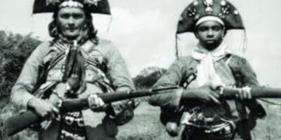 José Alves de Matos, mais conhecido como "25", é uma figura histórica notável por ter sido o último sobrevivente do bando de Lampião, o mais famoso líder cangaceiro do Brasil. Corisco a esquerda e 25 à direita.