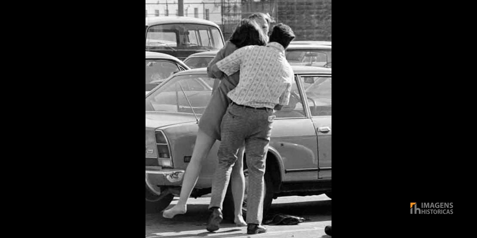 Uma das fotos adicionais tiradas por Anthony K. Roberts durante o "Fatídico Drama Hollywoodiano", mostrando a cena de agressão que precedeu o desfecho trágico. A sequência de imagens documenta a escalada da violência. Fonte: Anthony K. Roberts.
