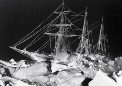 A Expedição Transantártica Imperial, liderada por Sir Ernest Henry Shackleton, é uma das histórias mais notáveis de coragem e sobrevivência na exploração polar.