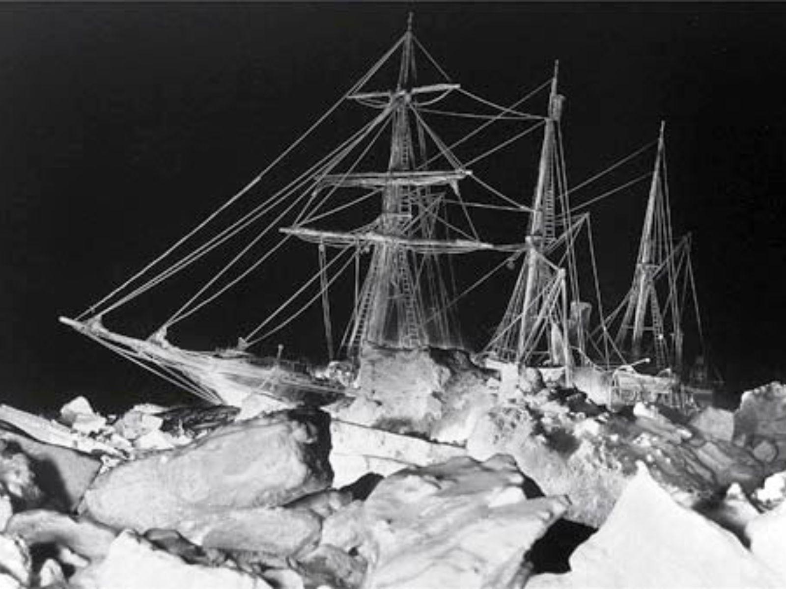 A Expedição Transantártica Imperial, liderada por Sir Ernest Henry Shackleton, é uma das histórias mais notáveis de coragem e sobrevivência na exploração polar.