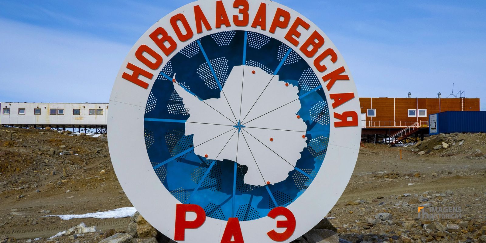 A estação Novolazarevskaya, no Oásis de Schirmacher, Antártica, onde Leonid Rogozov realizou sua autocirurgia. A base, inaugurada em 1961, foi o cenário de um dos mais incríveis feitos da história da medicina. Fonte: Antarctica Wiki - Fandom