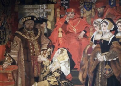 Em 11 de julho de 1533, Henrique VIII, rei da Inglaterra, foi excomungado pelo papa Clemente VII após várias tentativas fracassadas de anular seu casamento com Catarina de Aragão. A ilustração "Henry VIII and Catherine of Aragon Before Papal Legates at Blackfriars, 1529" captura o drama e a tensão deste episódio histórico.