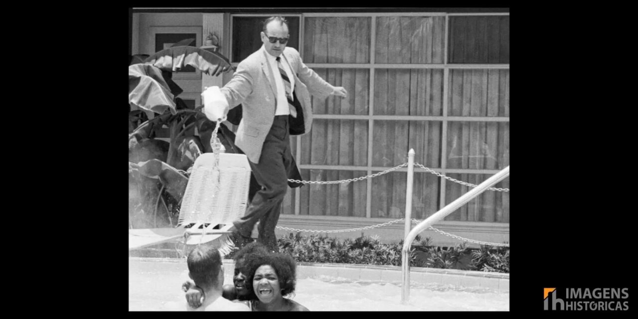 James Brock Joga Ácido na Piscina com Manifestantes Negros