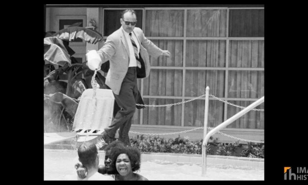 James Brock Joga Ácido na Piscina com Manifestantes Negros