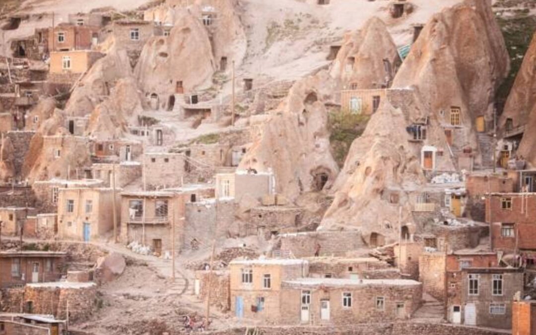Kandovan – A Vila Esculpida em Rochas Vulcânicas no Irã