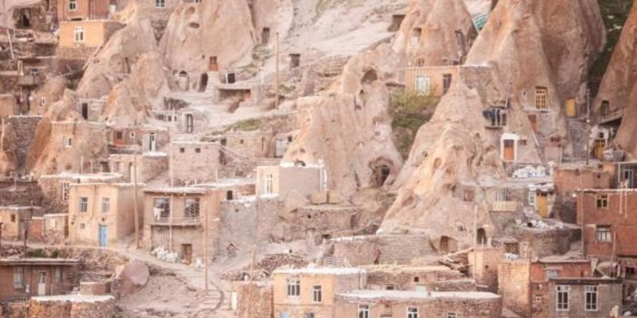 Kandovan – A Vila Esculpida em Rochas Vulcânicas no Irã