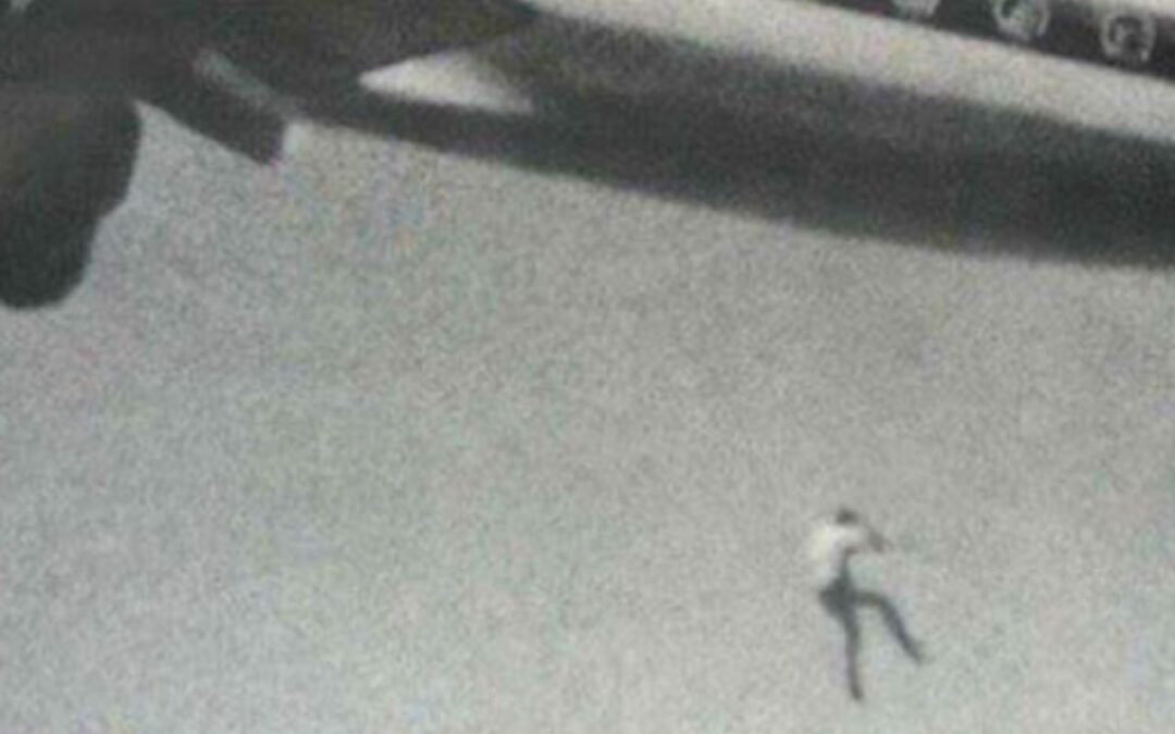 Keith Sapsford – O Garoto Que Caiu de um Avião na Austrália