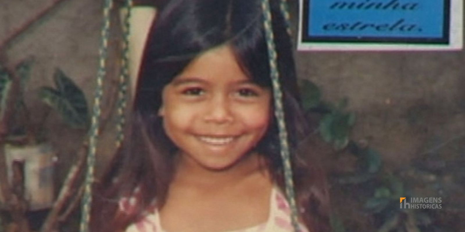 Leide das Neves Ferreira, a menina de 6 anos que se tornou o símbolo da tragédia do Césio-137. Encantada com o brilho azul do pó, ela brincou com a substância e a ingeriu, o que a levou à morte um mês depois. Fonte: Acervo da família.