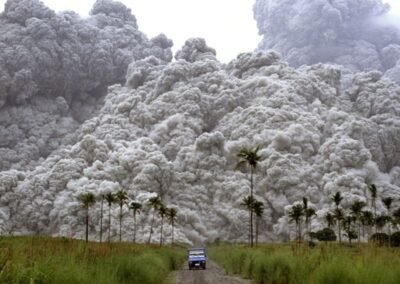 Em julho de 1991, a segunda maior erupção vulcânica do século XX ocorreu no Monte Pinatubo, localizado na ilha de Luzon, Filipinas, cerca de 90 km da capital Manila.