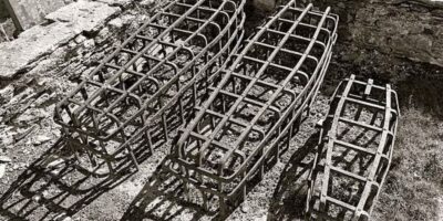 Durante a era vitoriana, os túmulos com grades, também conhecidos como mortsafes, tornaram-se uma visão comum nos cemitérios da Grã-Bretanha.