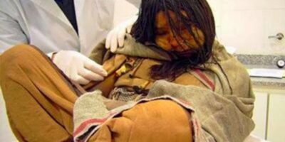 As múmias de Llullaillaco foram descobertas em 1999 por uma equipe de arqueólogos no vulcão Llullaillaco.