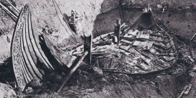 O Navio Oseberg é uma das descobertas arqueológicas mais significativas da era Viking. Datado de 834 d.C., foi encontrado no Fiorde de Oslo, na Noruega, e escavado entre 1904 e 1905 pelos arqueólogos Haakon Shetelig, da Noruega, e Gabriel Gustafson, da Suécia.