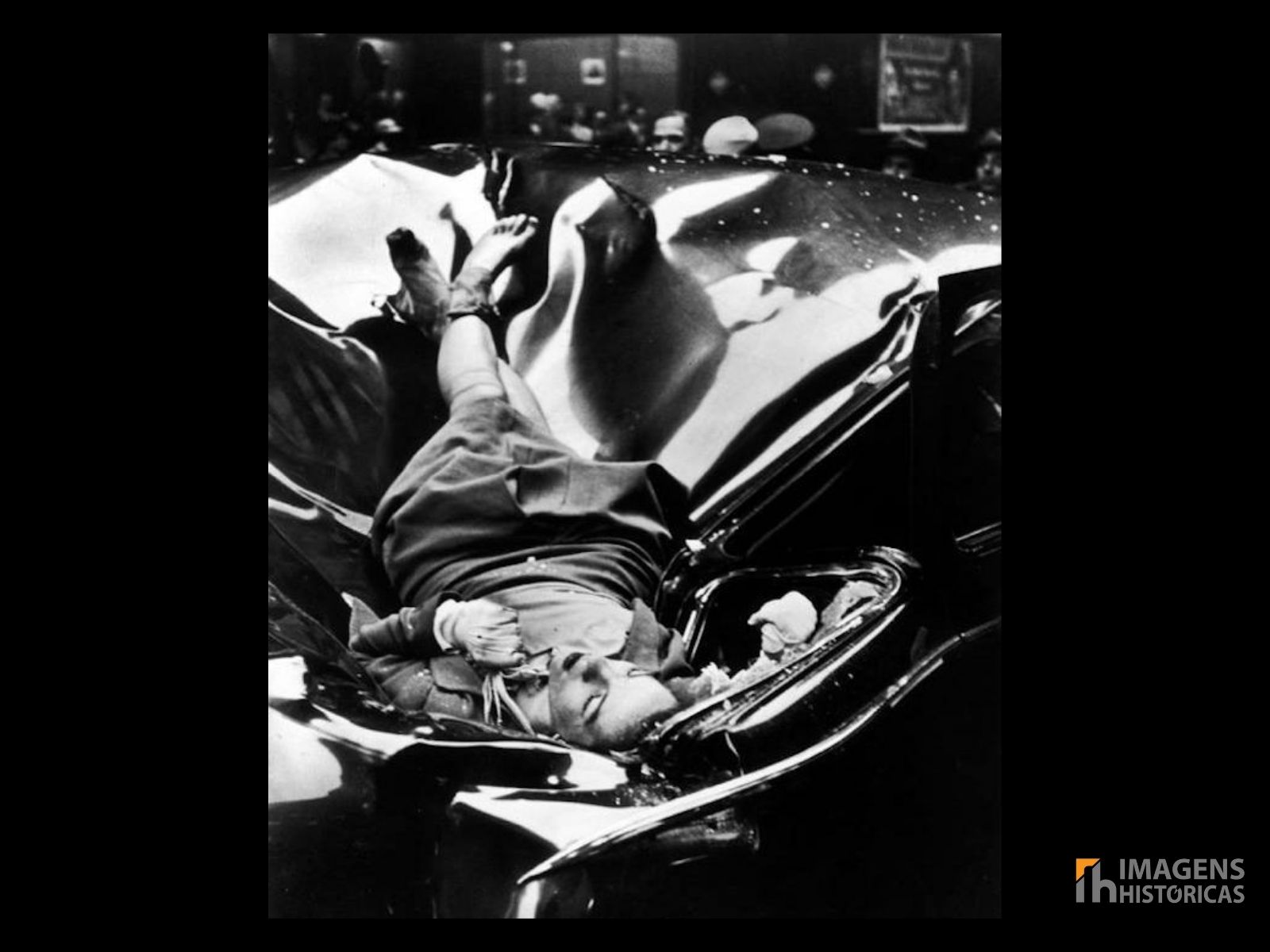 “O mais belo suicídio” (“The Most Beautiful Suicide”). Fotografia de 1947.