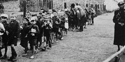 A operação Gehsperre, ocorrida no gueto de Łódź em setembro de 1942, foi uma das mais brutais ações durante o Holocausto, com o objetivo de deportar e exterminar crianças, doentes e idosos que viviam no gueto. O trágico evento resultou na deportação em massa para o campo de extermínio de Chełmno, selando o destino de milhares de vítimas inocentes.