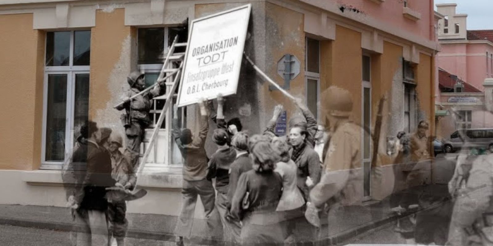 Na Rua Dom Pedro, em Cherbourg, civis e soldados americanos retiram uma placa do quartel da Organização Todt, o grupo de engenharia do Terceiro Reich, simbolizando o fim da ocupação. Autor: Jo Teeuwisse.