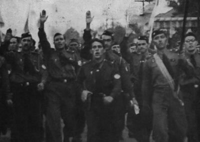 A Revoada das Galinhas Verdes, também conhecida como a Batalha da Sé, foi um evento marcante na história política do Brasil, ocorrido em 1934. Esse confronto teve lugar na Praça da Sé, em São Paulo, envolvendo membros da Ação Integralista Brasileira (AIB), conhecidos como "galinhas verdes" devido aos uniformes que usavam, e militantes de esquerda, incluindo anarquistas, comunistas e socialistas.