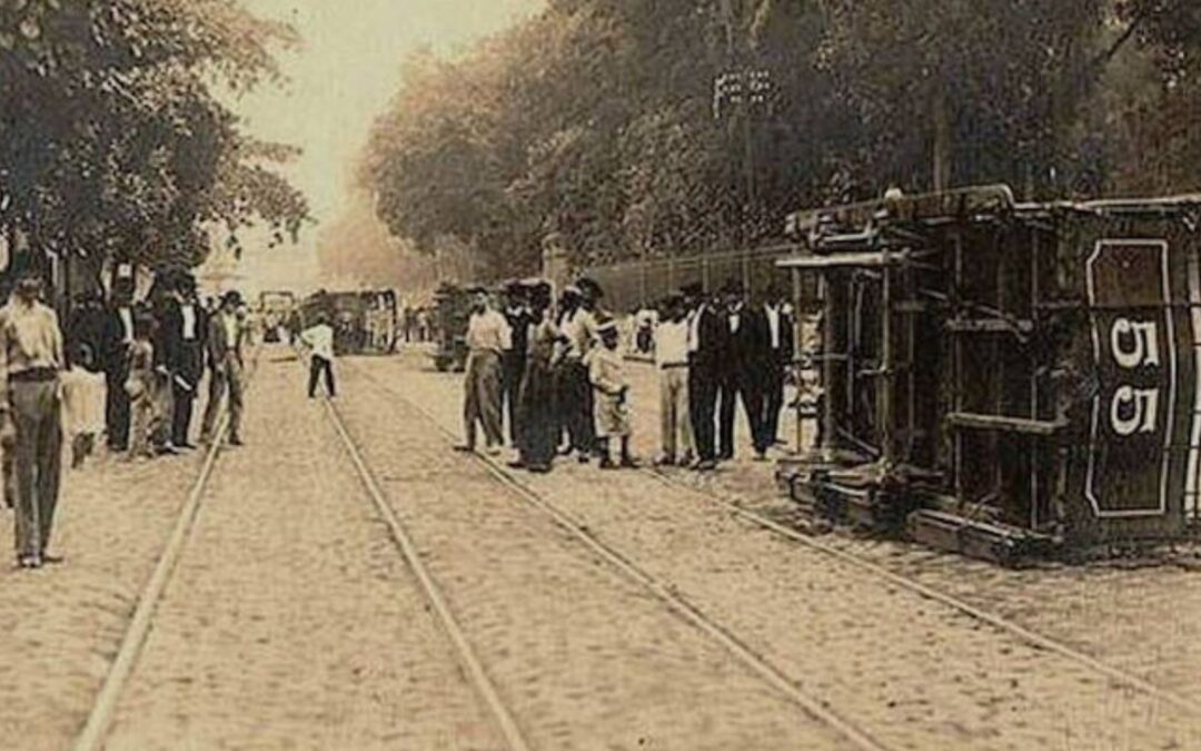 Revolta da Vacina: Atos de Vandalismo na Praça da República