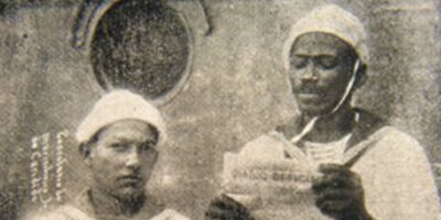 João Cândido lendo o decreto da Anistia no episódio conhecido como “Revolta da Chibata”, 1910. Foto de Augusto Malta, Rio de Janeiro, 1910, Acervo Fundação Biblioteca Nacional.