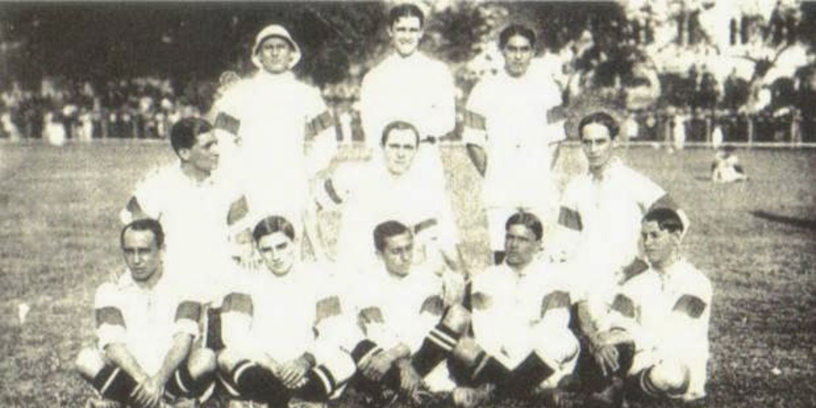 O dia 21 de julho de 1914 marca um dos momentos mais significativos na história do futebol brasileiro: o primeiro jogo da Seleção Brasileira. Esse evento simboliza o início de uma jornada que transformaria o país em uma das maiores potências do futebol mundial. A partida, realizada no Rio de Janeiro, contra o Exeter City, da Inglaterra, foi um ponto de partida para a construção de uma identidade esportiva nacional.