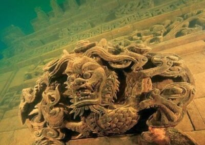 Shi Cheng, conhecida como a "Atlântida Chinesa", é uma antiga cidade submersa localizada no fundo do Lago Qiandao, na província de Zhejiang, China.