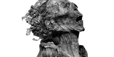 A "Múmia que Grita" é uma das descobertas mais enigmáticas da arqueologia egípcia. Encontrada em 1886 em um sarcófago sem identificação no Vale dos Reis, esta múmia, também conhecida como "Unknown Man E", despertou a curiosidade de cientistas e egiptólogos devido à sua aparência única e as circunstâncias misteriosas de sua morte.