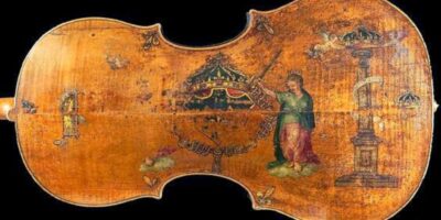 O violino conhecido como "King" é uma das mais notáveis criações de Andrea Amati, o lendário luthier de Cremona, Itália. Andrea Amati (c. 1505-1577) é frequentemente creditado como o fundador da escola de luteria de Cremona, que deu origem a alguns dos instrumentos de cordas mais reverenciados da história da música.