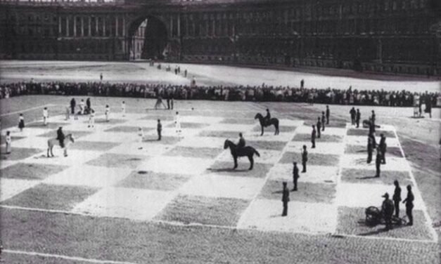 Uma Partida de Xadrez Humano em 1924